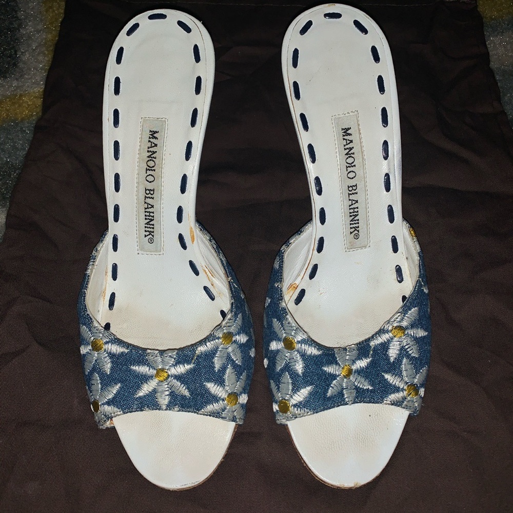 Manolo Blahnik Daisy heels - Picture 2 of 3